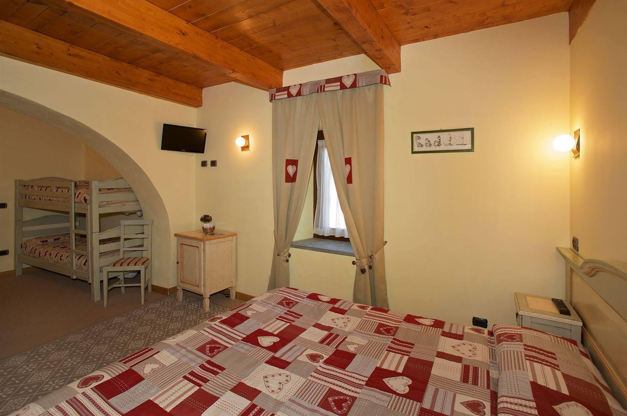 Hotel Chez Toi Oulx Bagian luar foto